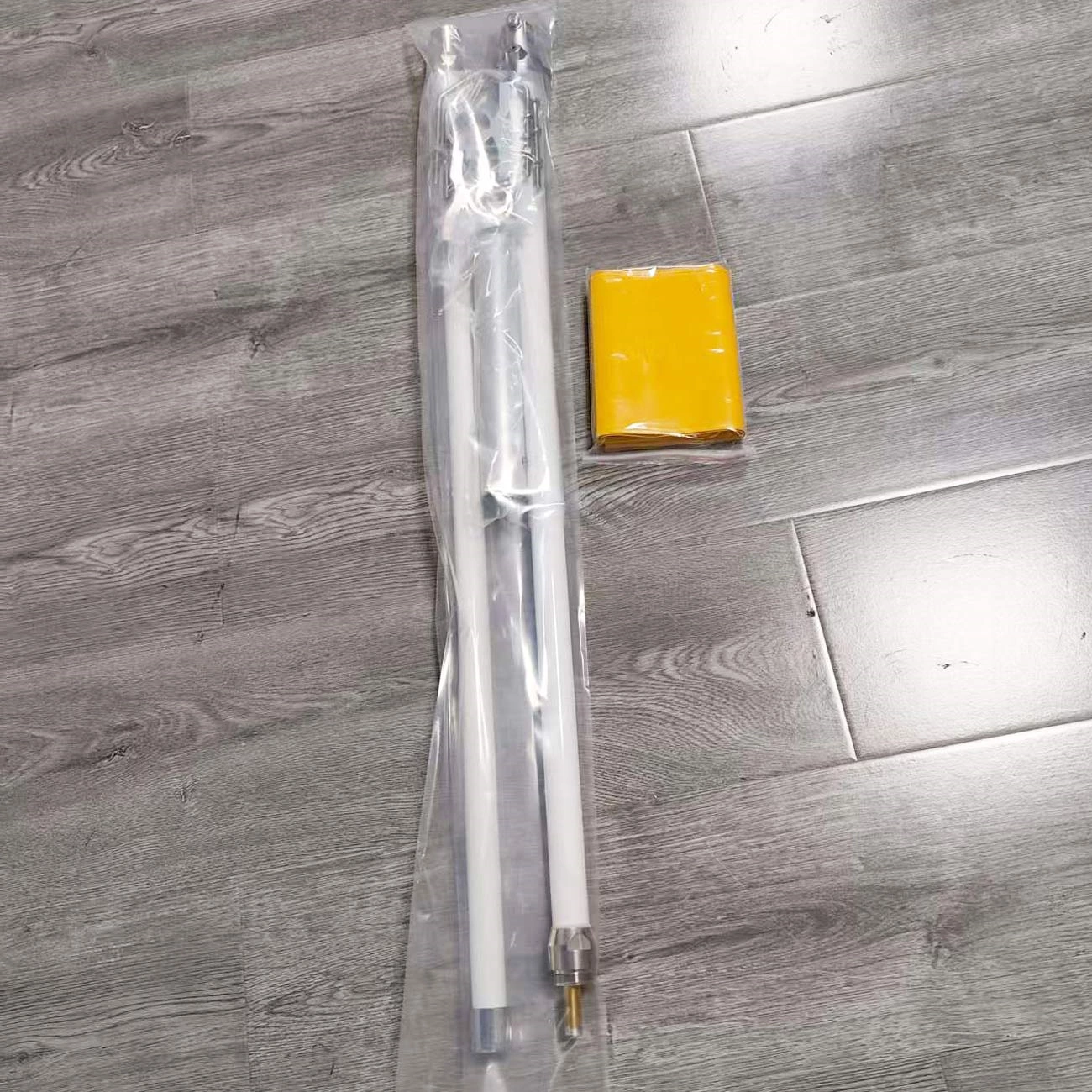 China-Made Fiberglass Base Station Antenna SD-X50D – VHF UHF Dual Band (144/145 & 430/435MHz) for Radio RPT Repeater