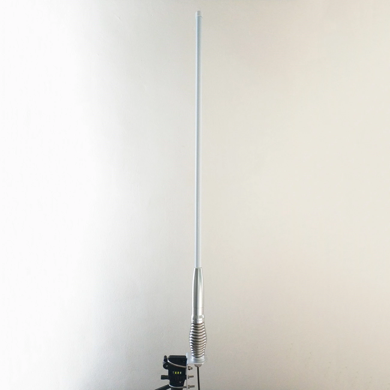 4760-W Off Road Mobile Antenna – 477MHz 6.5dBi Heavy Duty Spring, Vertical Polarization 50 Ohm