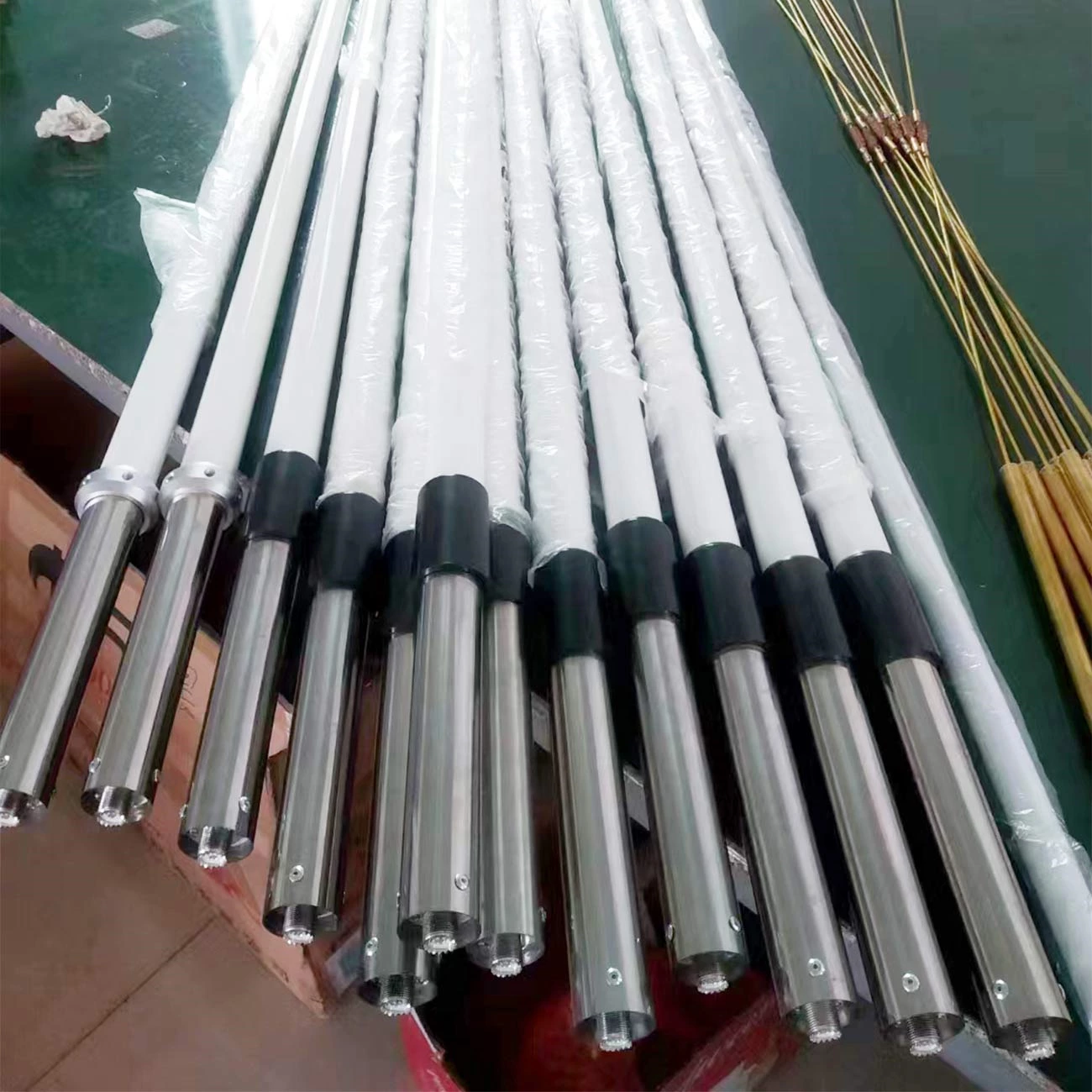 BF220U UHF Communication Base Station Antenna – 400-470MHz 2.2m Fiberglass with N-Type Female Connector