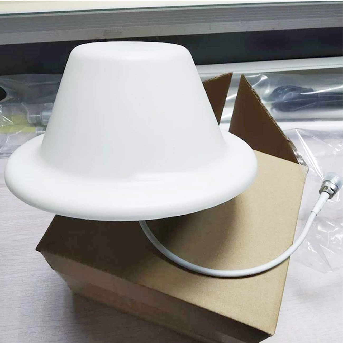 XD3-4G 4G/5G Ceiling Antenna – 698-2700MHz 3.5dBi Omni Antenna to Promote IoT Application Industries
