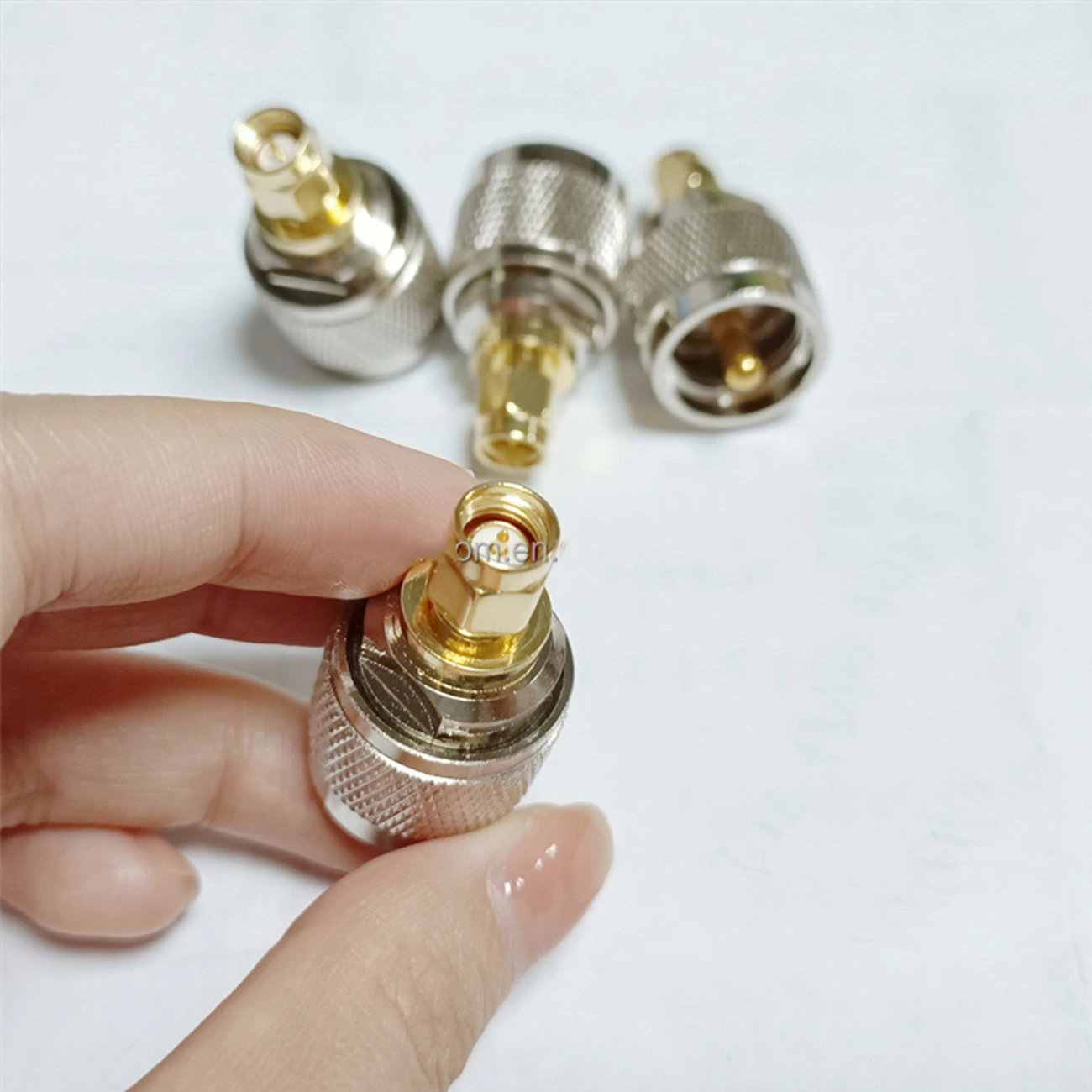 Low Loss Coaxial Connector: SMA Male to PL259 (UHF Male) – for Walkie Talkie/Broadcast Radios/WiFi Antennas