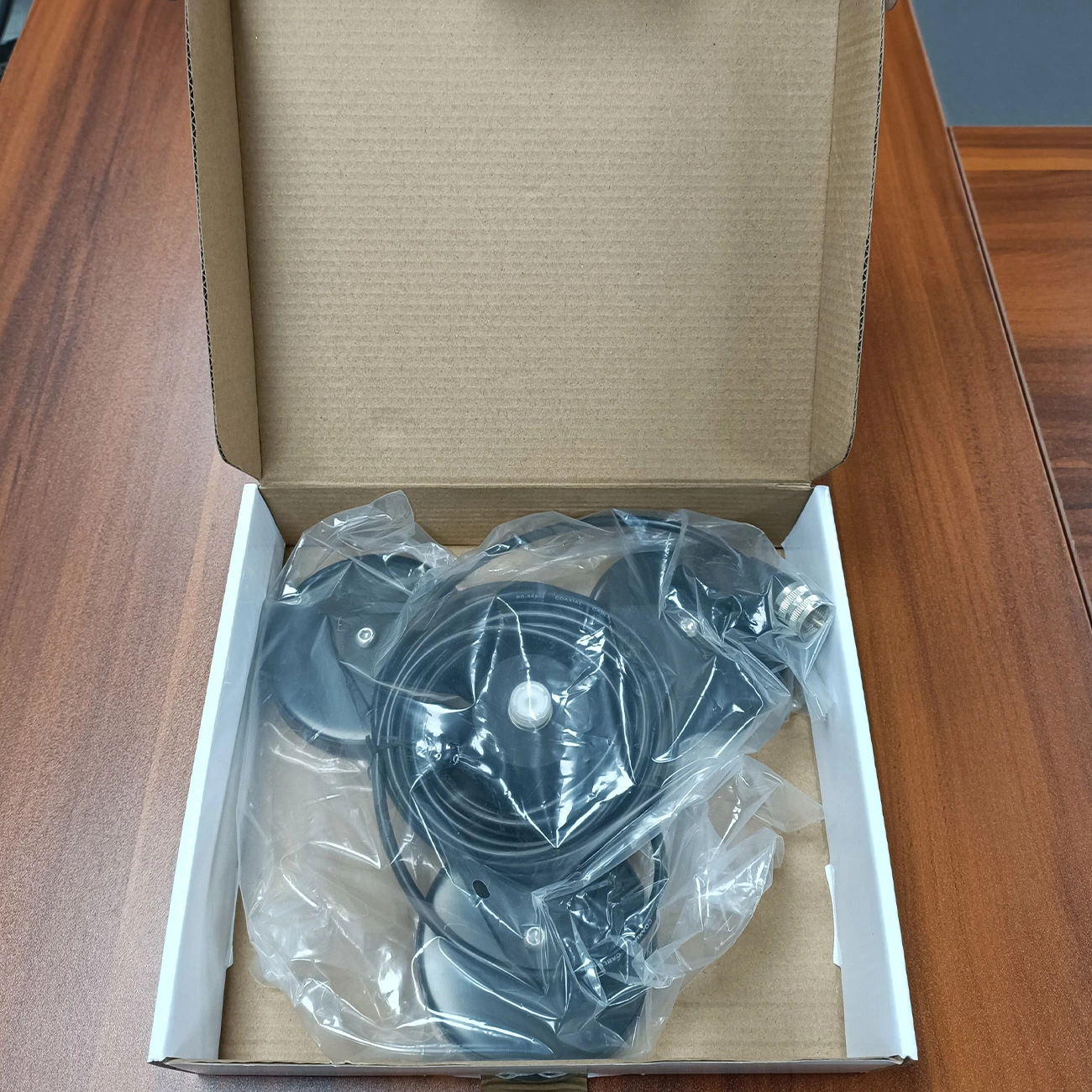 Magnetic Mount Mobile Antenna – Strong Magnet Base to Ensure Optimal Communication