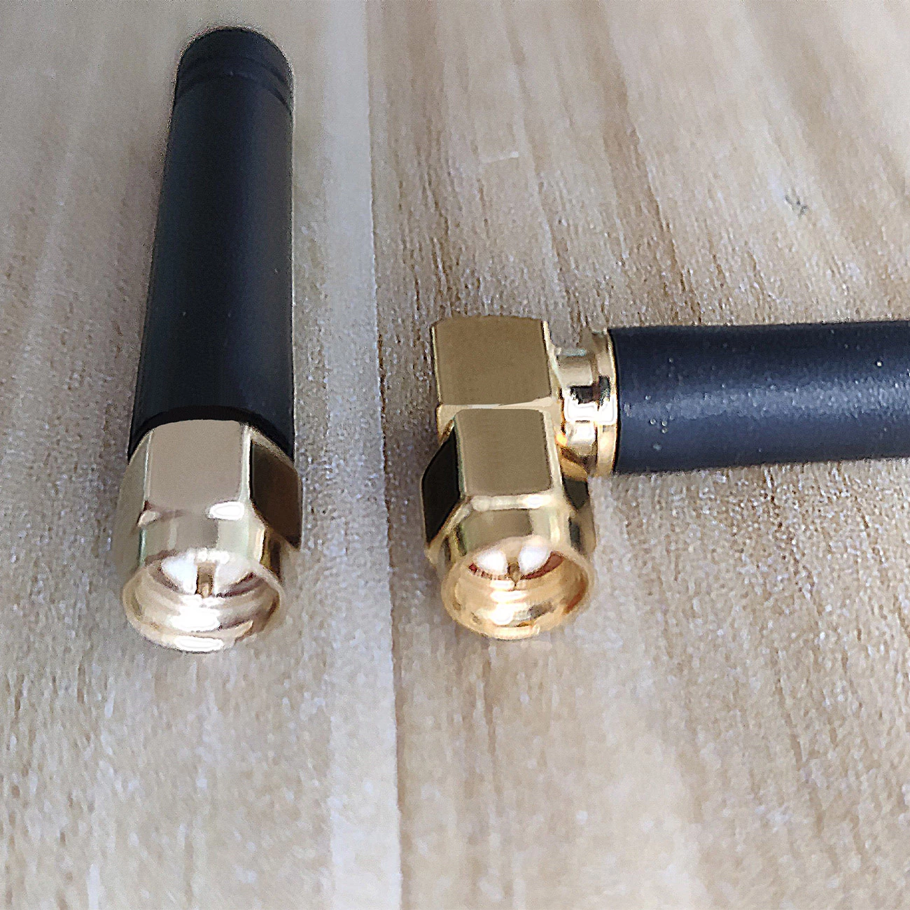 D5/4G Short Type Wifi Router Antenna – 698-2700MHz 4G/WIFI 2.5dBi 50mm Antenna with SMA-connector