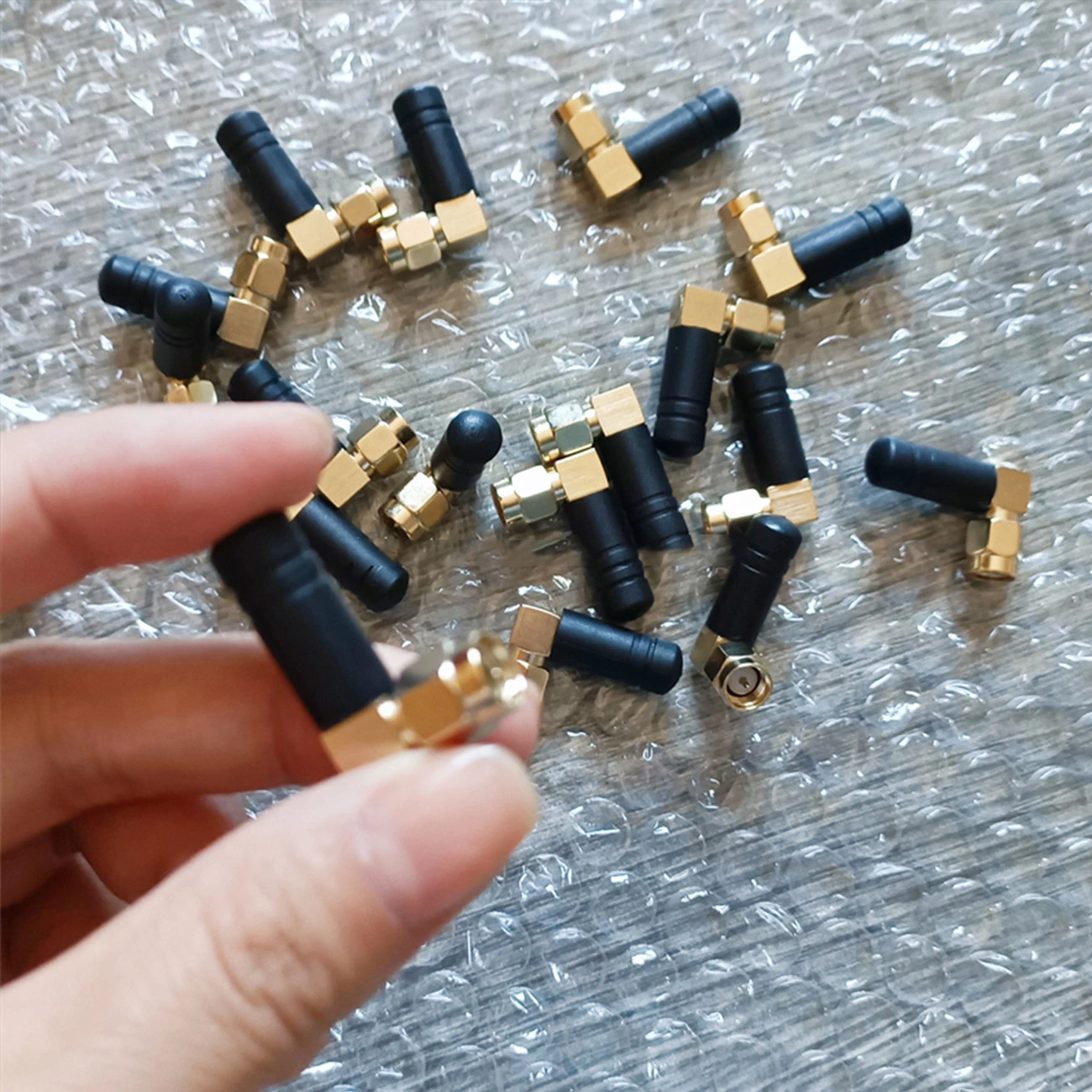 D2.5D High Quality Gold Plated 4G Antenna – 25mm Small Rubber Straight Antenna for Router (Faster Signal Transmit Repeater)