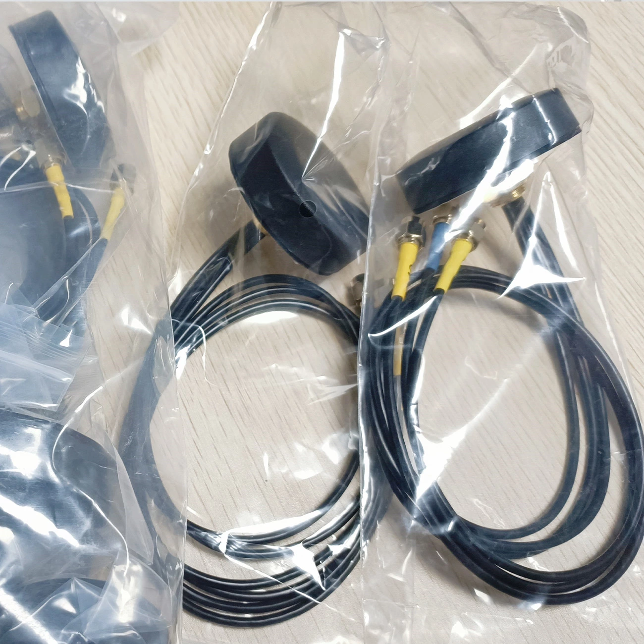 Factory Supply 3-in-1 Combination Antenna – Waterproof WIFI (2.4GHz) + GPS + 4G LTE/GSM Antenna