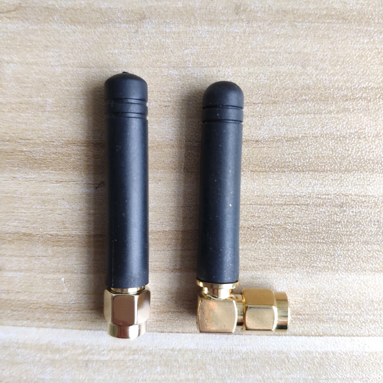 D5/4G Short Type Wifi Router Antenna – 698-2700MHz 4G/WIFI 2.5dBi 50mm Antenna with SMA-connector