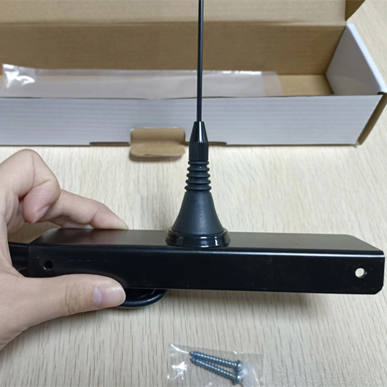 Omnidirectional LoRa Radio Antenna (433/868MHz) – Fine Workmanship, Magnetic Base & SMA/Custom Connector