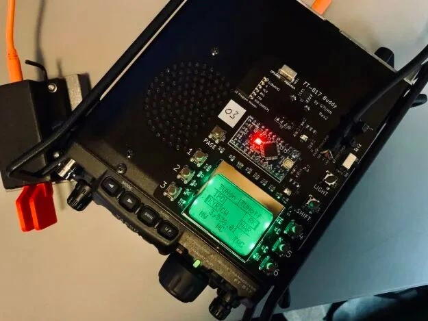 First Installation Experience of the Classic Vintage Yaesu FT-817 Control Display Board Easy Programming, the Key Chip Shines!