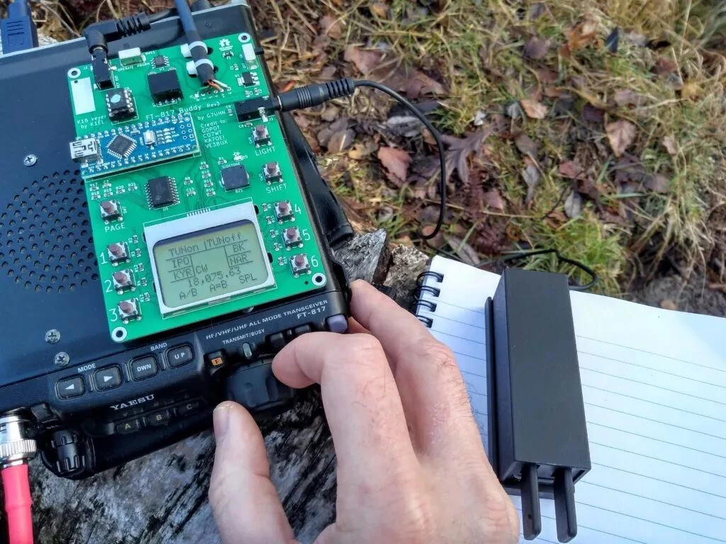 First Installation Experience of the Classic Vintage Yaesu FT-817 Control Display Board Easy Programming, the Key Chip Shines!