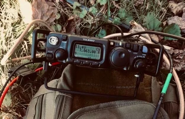 First Installation Experience of the Classic Vintage Yaesu FT-817 Control Display Board Easy Programming, the Key Chip Shines!