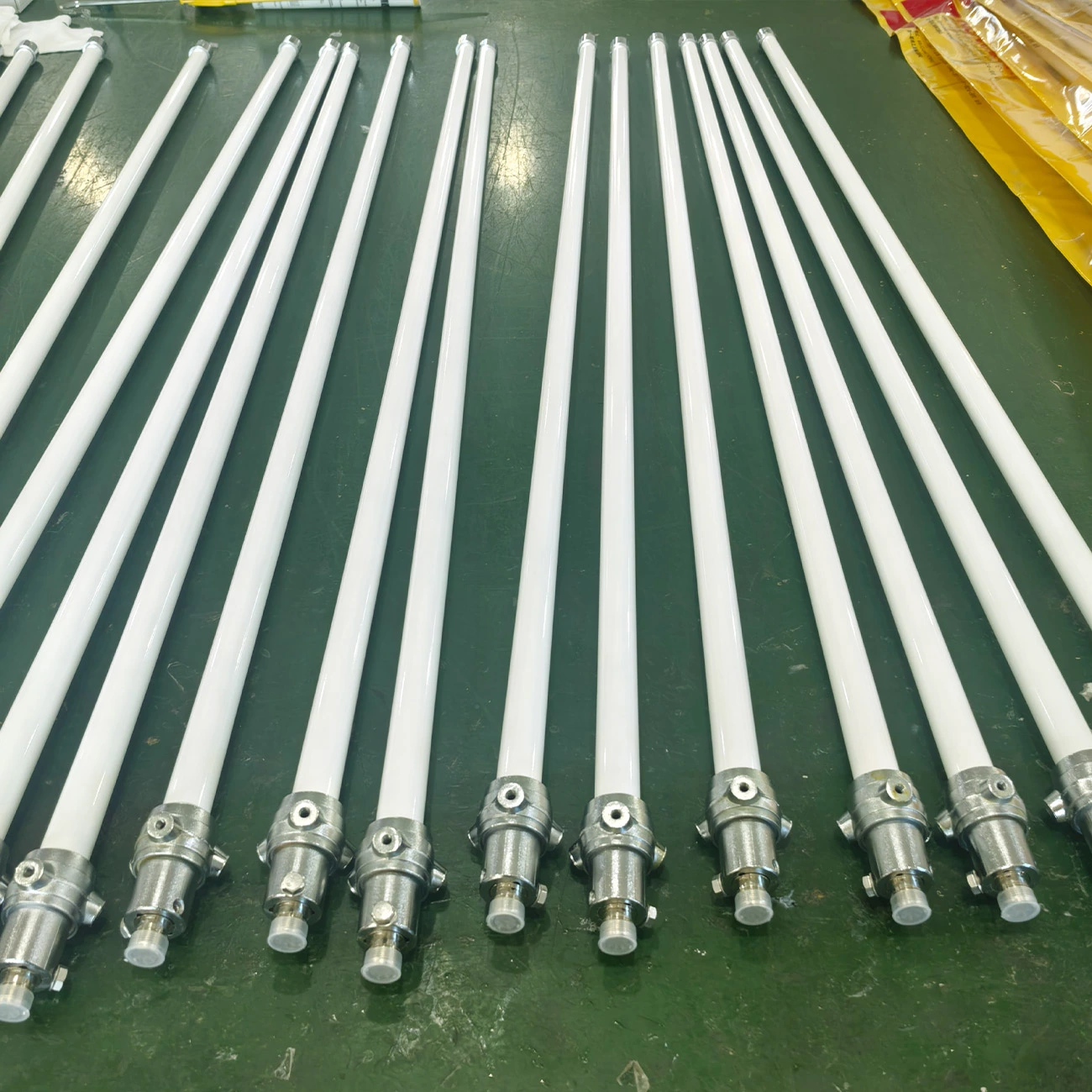 BF130VF 136-174MHz / 400-470MHz Fiberglass Base Station Antenna | 1.3m 3.5dBi Vertical Omni N-Female