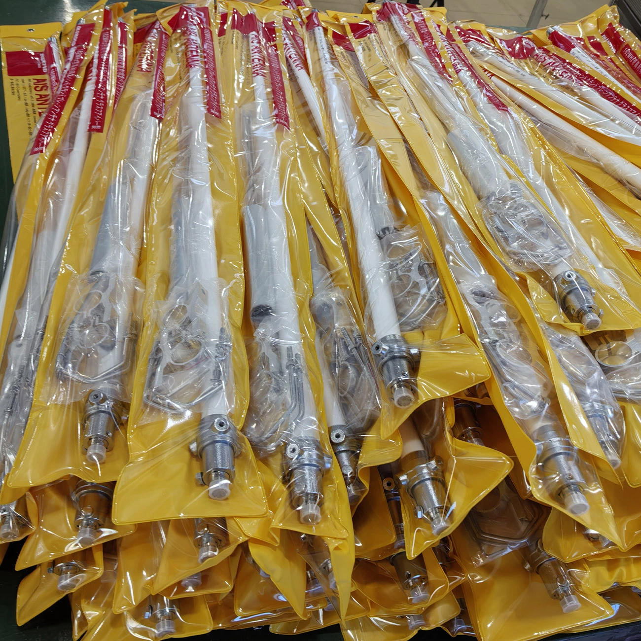 BF130VF 136-174MHz / 400-470MHz Fiberglass Base Station Antenna | 1.3m 3.5dBi Vertical Omni N-Female