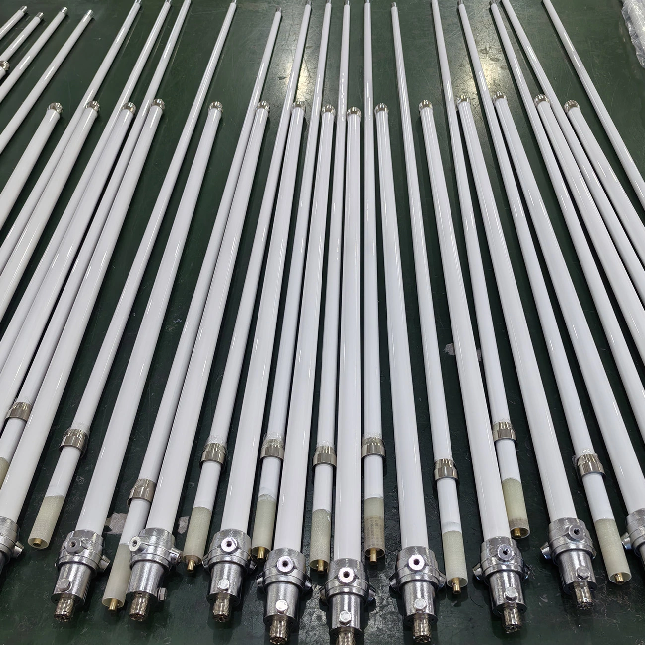 144/430MHz VHF UHF Dual Band Base Station Antenna X200 6/8dBi – Fiberglass Vertical Antenna