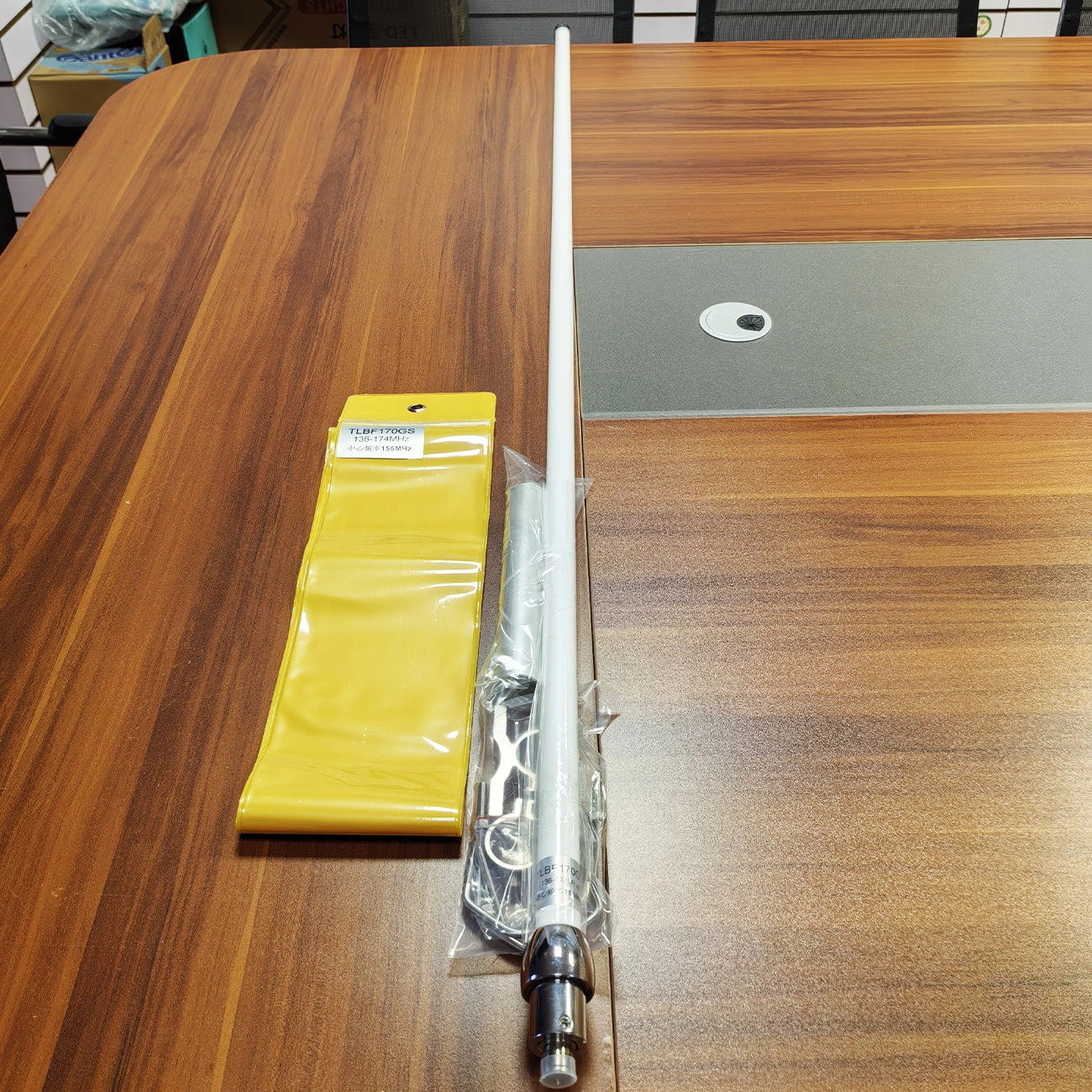 BF170GS 1090MHz LoRa Antenna | 12dBi 1.7M Vertical N-Female Outdoor Fiberglass GSM Antenna